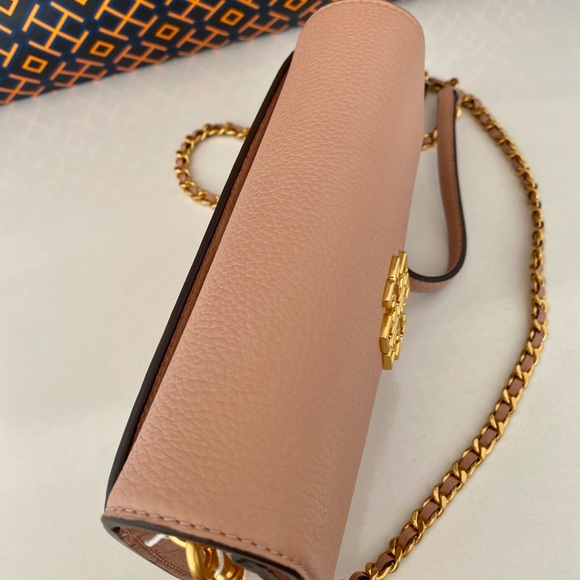 🎊SOLD🌸NEW🌸Tory Burch Britten chain wallet with wristbands for carry/crossbody - Picture 7 of 15